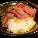 恵比寿ワインバル梟 - 雪室熟成牛のローストビーフ丼1,200円