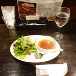 恵比寿ワインバル梟 - ランチにつくサラダとスープ