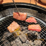 韓美食 オンギージョンギー - 炙る程度でパクリ