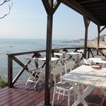 AKIYA Beach House - 内観写真:広々テラス。