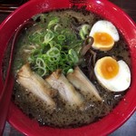 博多新風 - 黒ラーメン味玉入り