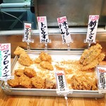 マルハチ - TVでは食べ歩きグルメとして度々登場するけど、揚げたてじゃない場合は持ち帰ってあたため直して食べる方がいいかな。1つ1つは大きめでお得感あり。
