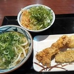 丸亀製麺 - 温かけ￥290＋天丼用ライス￥130＋かしわ天￥140＋太刀魚天￥140＋たまご天￥120