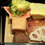 逸品料理屋 流石 - 旬の松花堂弁当 1000円 のかれい照り焼き、玉子焼き