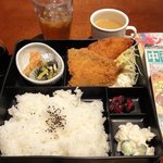 Ｖ倶楽部チトセ - 魚フライ定食 実は￥680 フリードリンク、1時間マンガ読み放題付き