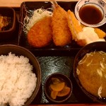 目利きの銀次 - ミックスフライ定食(日替わりランチ)700円