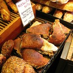 ポンレヴェック - クルミとラムレーズンのカンパーニュ303円