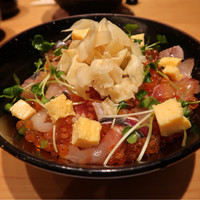 SUSHI TOKYO TEN、 新宿ニュウマン店 - バラちらし丼(1620円)