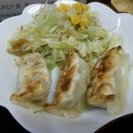 天龍 - ハーフ餃子と、サラダ