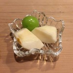 うを徳 - 水菓子（洋梨 + シャインマスカット）