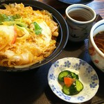 萬八 - 豚玉丼　864円