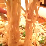 ももまる - 低下水目な縮れ中細麺