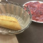 Museo del Jamón - ついてくるパンと。