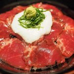 Teppan Sakura Taya - さくら丼 1000円 の熊本産馬ヒレ肉の特製黄身醤油漬け