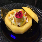 西京旅館 - 外側は柿、日本の秋ですね