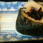 手打うどん 牛コロ 宮内 - 昆布おにぎり(税込150円)