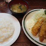 かつれつ四谷たけだ - カキフライ(1250円)には、みそ汁、ライスとのセットだった♪