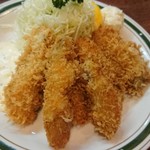 かつれつ四谷たけだ - カキフライは大振りのサイズが6つ皿乗った。
