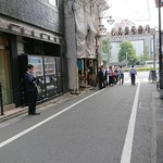 かつれつ四谷たけだ - 店内に入れない待ち客が、外に列を作った！