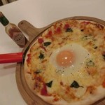 Kirin Shokudou - 薄焼きピザ/玉子がのったマルゲリータピザ