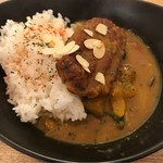 Ωｃａｆｅ - 豚バラ肉と野菜のカレー。
      美味し。