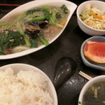 海麟 - 本日のランチ　挽肉とはるさめ野菜の塩味炒め　800円