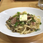 クローバー - ベーコンとしめじのバター醤油(ハーフ)