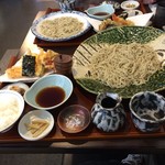 Sobakiri Shou - イカの天ぷらセット1200円、十割蕎麦大盛り
                        サービスご飯を頂きました。