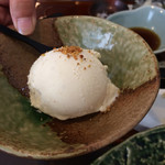 Sobakiri Shou - デザートのそば茶アイスです。