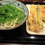 丸亀製麺 - ぶっかけ（並）280円＋天ぷら(11.04)