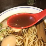 中華そば 白壁 あおい  - 動物系のコクとタマネギのマイルドな甘味がポイントのスープ