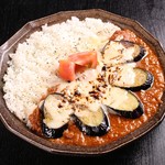 MOJO - 揚げ茄子とチーズのキーマカレー