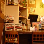 らーめん あづまや - カウンターのオブジェコーナー