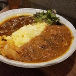 SPICY CURRY 魯珈 - 選べる２種カレー(ラムカレー(ビンダル風)、魯咖チキンカレー)