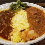 SPICY CURRY 魯珈 - 選べる２種カレー(ラムカレー(ビンダル風)、魯咖チキンカレー)