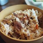 豆腐工房 ぬくもり畑 - 秋月古処鶏入りの五目ごはん。