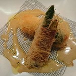 ビストロ　アギャット - アスパラと生ハム  真鯛と海老のカダイフ揚げ  蟹のクリーム添え