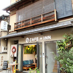 0 CAFE+INN - 外観。建仁寺の東隣