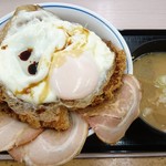 かつや - チャーシューエッグチキンカツ丼590円プラスとん汁小120円