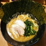 銀家 - ラーメン650円麺硬め。海苔増し100円。