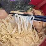 ラーメンまこと屋 - 全部のせ牛じゃんラーメン(1069円)麺リフト