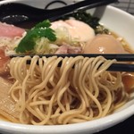 麺処 蛇の目屋 - 鷄煮干しそば(800円)麺リフト