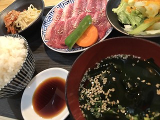 h Sumibi Yakiniku Horumon Yokoduna Sanshirou - 国産カルビランチ定食