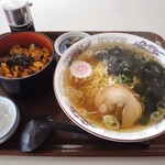 Resutohausu Ushio - ラーメンミニむしうに丼セット