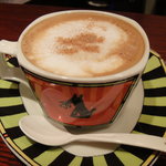 ル・サンジュ - カップもええ感じの本格的カフェラテ