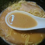 スープの色が違う…