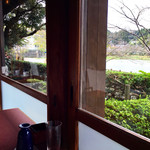 八鶴亭 - 窓の外には八鶴湖