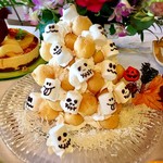 八鶴亭 - プロフィットロール＠ハロウィン風のマシュマロが可愛いプチシュー