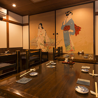 Enjoy the finest Japanese cuisine in a Japanese space that exudes history and elegance.