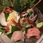 Kyuushuusatsumajidorikoshitsuizakayayufuin - 鮮魚のお造り五点盛り合わせ